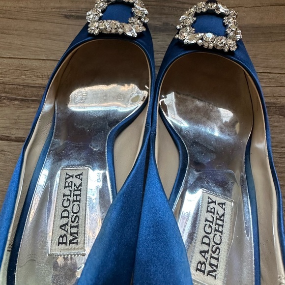 Gorgeous statin Badgley Mischka “Carrie” heels. Size 6 1/2. - Picture 5 of 10